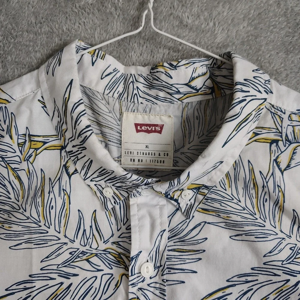 Levi's Men Button Up Shirt XL‎ Green Sketch Type Relaxed Hawaiian Pocket Collar